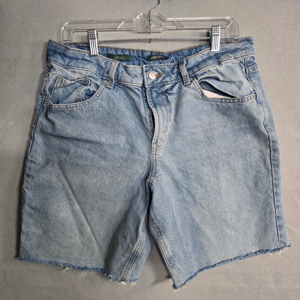Wild Fable Mid Rise Denim Shorts Women's Size 10 Light Wash Raw Hem
